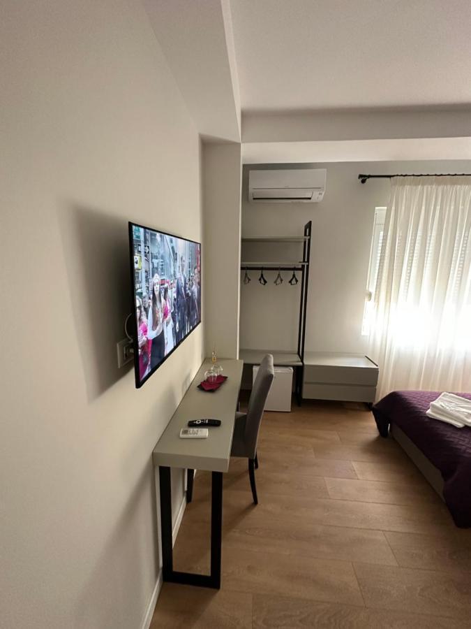 Soin Rooms Tirana Bagian luar foto